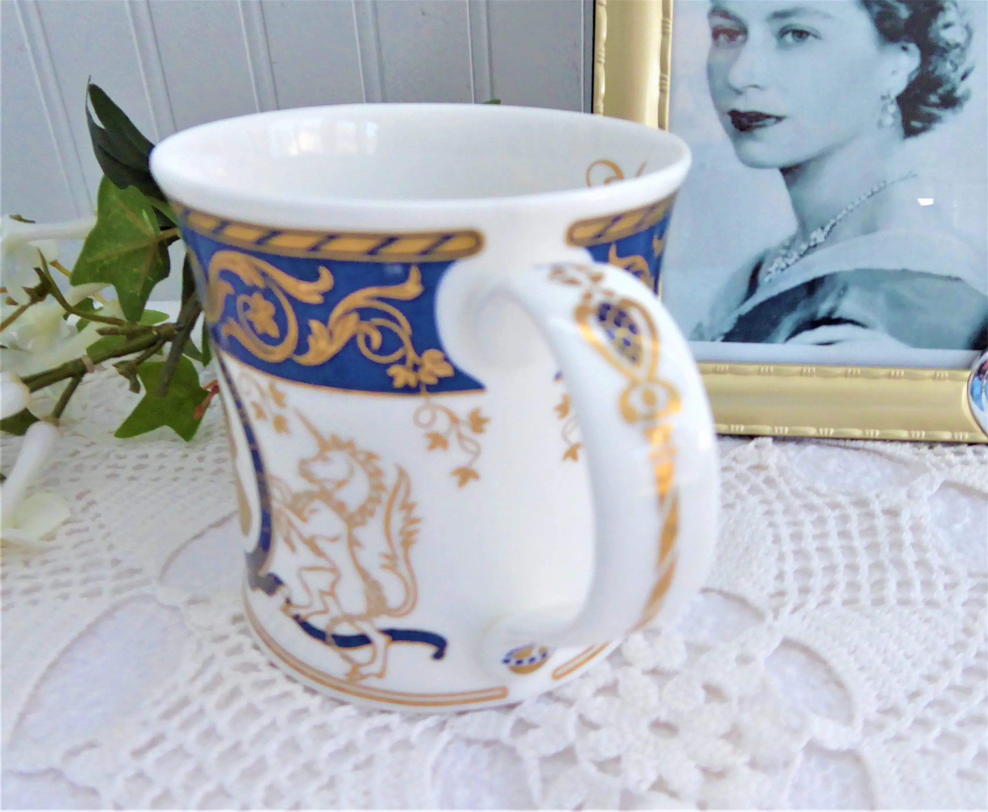 Mug Queen Elizabeth II Diamond Jubilee Dunoon English Fancy Bone China 2012