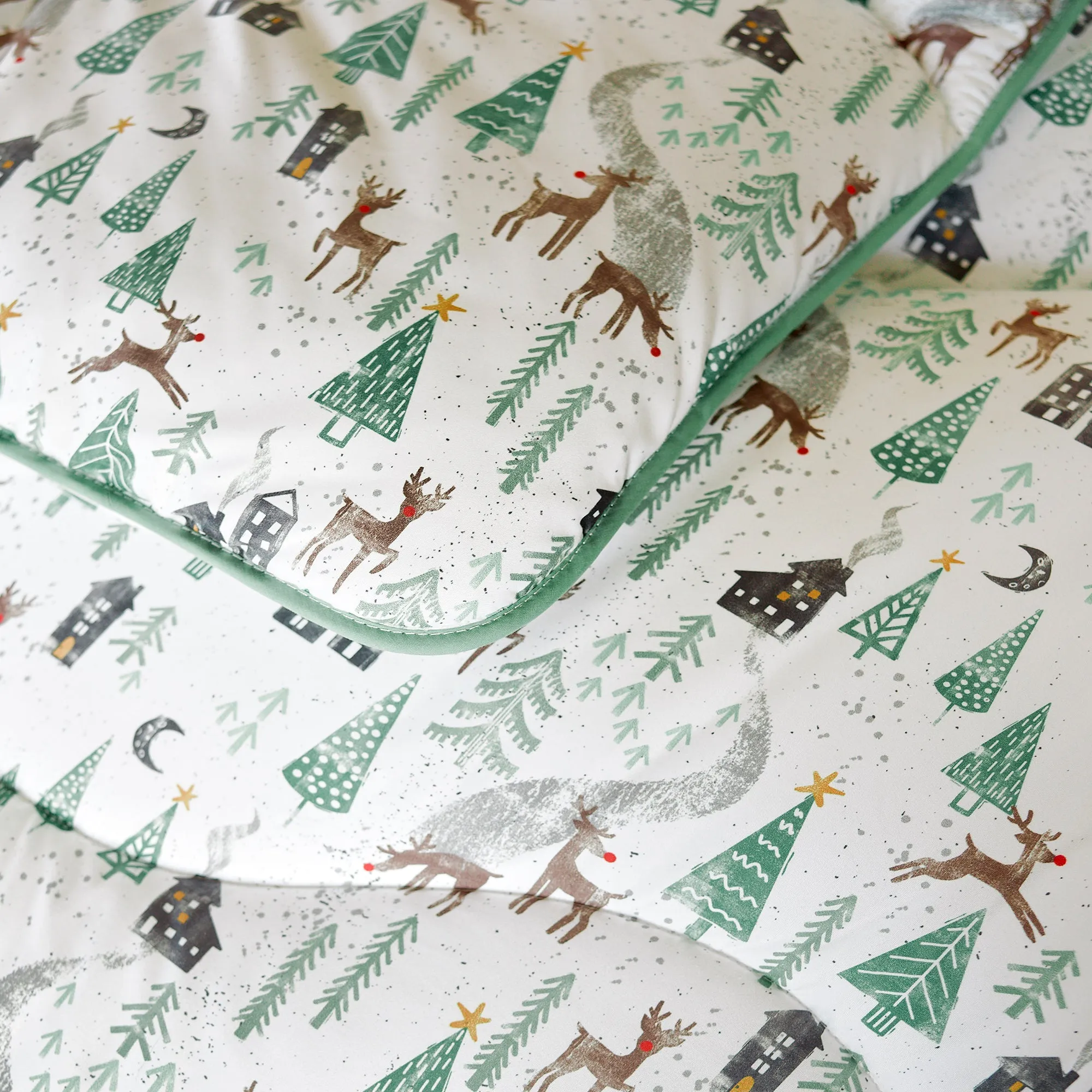Night Lark® Festive Forest Coverless Duvet
